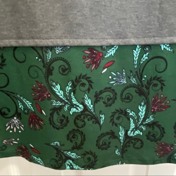 LuLaRoe- Irma Top - Picture 3 of 5